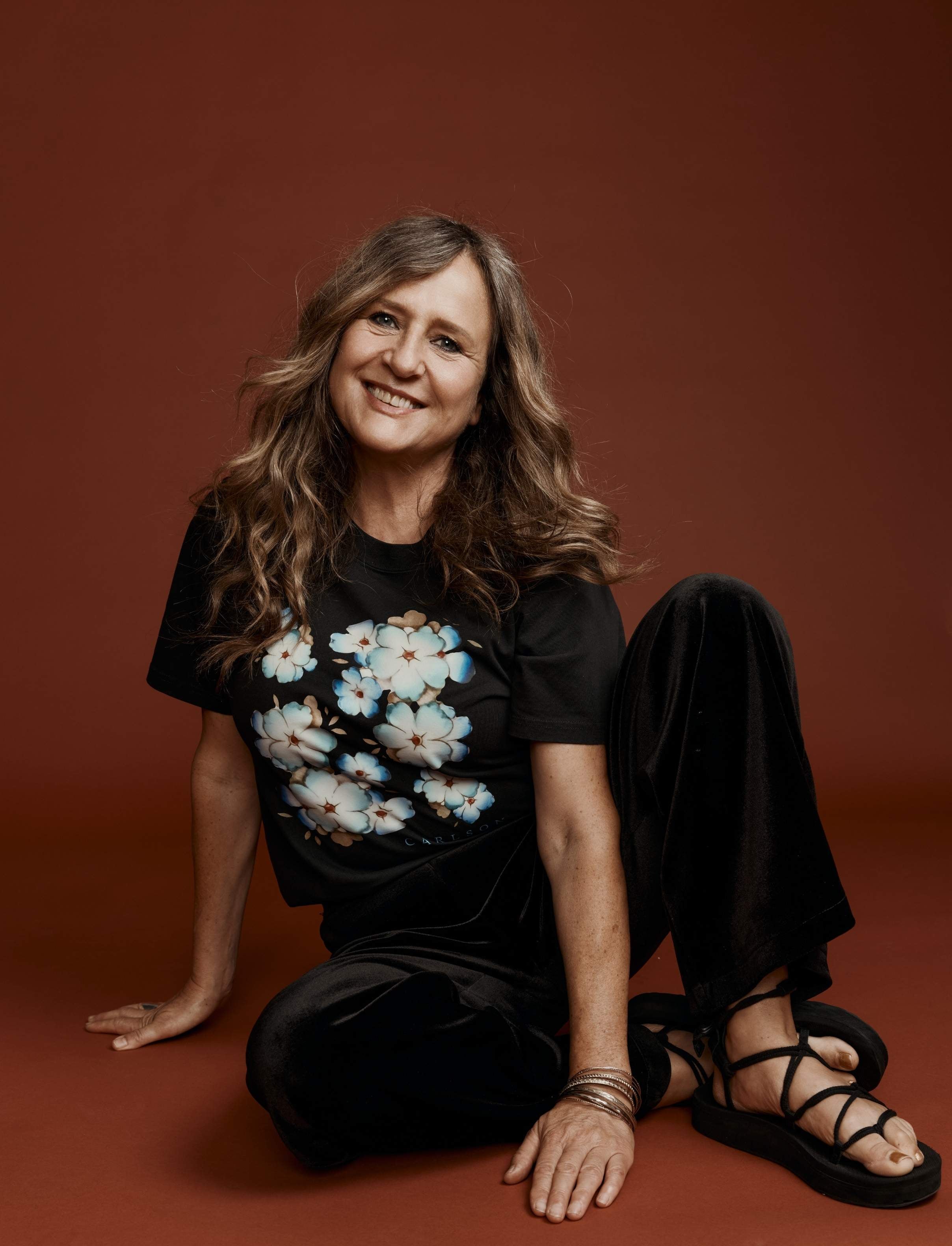 Carlson Women's Heavy Faded Black Tee